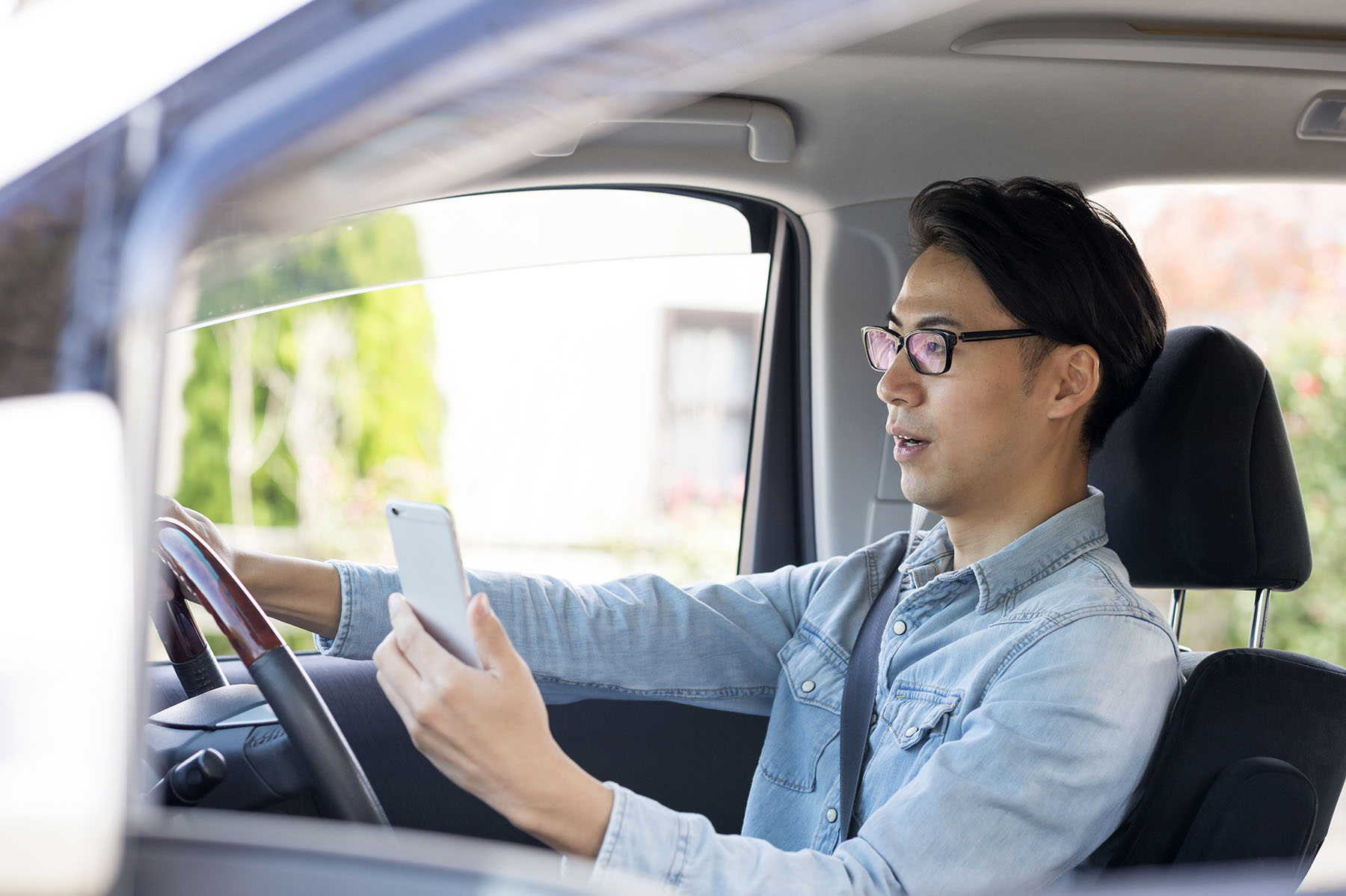 ながら運転の危険性 ムジコサポート
